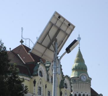 A apărut primul stâlp de iluminat public cu energie solară din Oradea